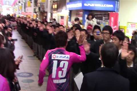 Liverpool star Minamino held Guinness World Record for most high-fives in a minute and wants to..