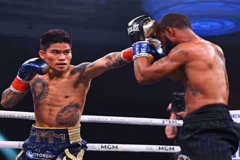 Mark Magsayo beats Gary Russell on points to end boxing’s longest championship reign and claim WBC..