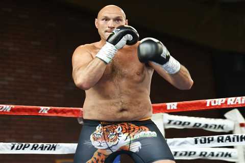 Tyson Fury shows his caring side as heavyweight champ donates heavy bag and gym kit to help..