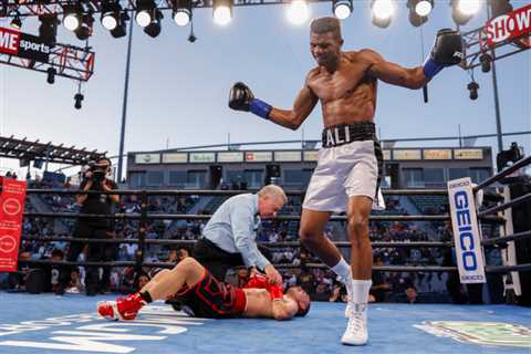 Meet unbeaten boxer Michel Rivera who dressed up as Muhammad Ali and delivered incredible ONE-PUNCH ..