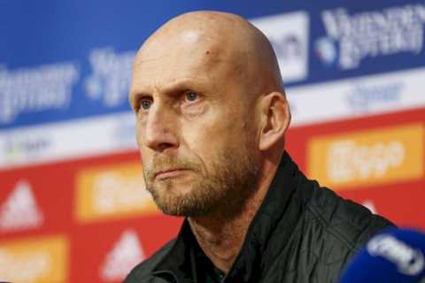 Stam blames Man Utd players for Van de Beek’s struggles since £40m move from Ajax