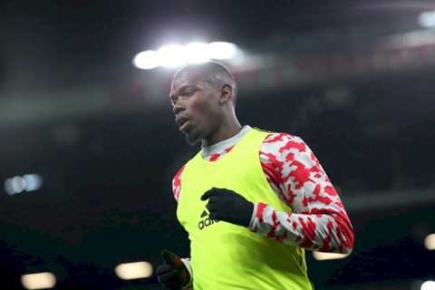 Manchester United midfielder Paul Pogba in talks with Juventus and Paris Saint-Germain