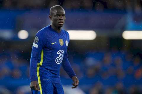 Chelsea to make N’Golo Kante available for reduced price with Man Utd considering move