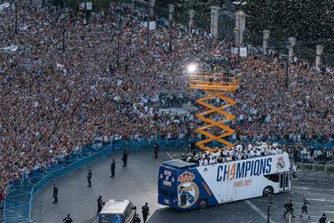 Real Madrid given heroes’ welcome as they parade 14th European Cup along with LaLiga trophy in..