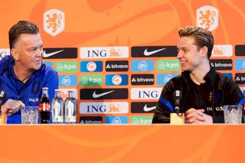 Ten Hag, Van Gaal and Rangnick all combine to sign Frenkie de Jong for Manchester United