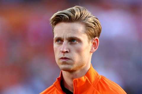 Frenkie de Jong will consider move to Bayern Munich as Manchester United talks drag on