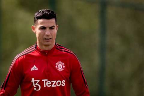 Cristiano Ronaldo tells Man Utd he has offer from rival club and begs to leave