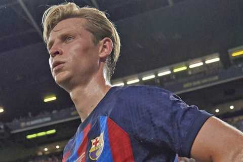 Frenkie de Jong’s agent ‘in furious row with Barcelona’ as Man Utd and Chelsea wait
