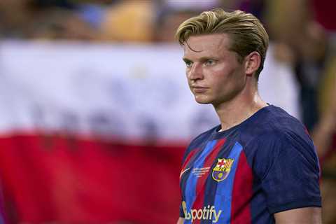 Man Utd refusing to give up on Frenkie de Jong transfer despite ace closing on Chelsea move after..