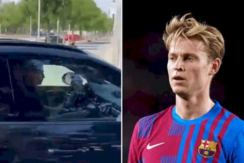 ‘Take a pay cut, b***h!’ – Manchester United and Chelsea target Frenkie de Jong abused by Barcelona ..