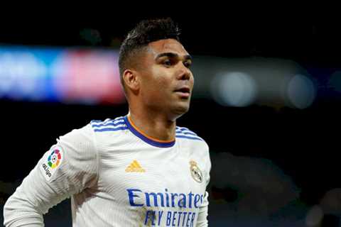 Casemiro wants to stay at Real Madrid but has not ruled out Manchester United move