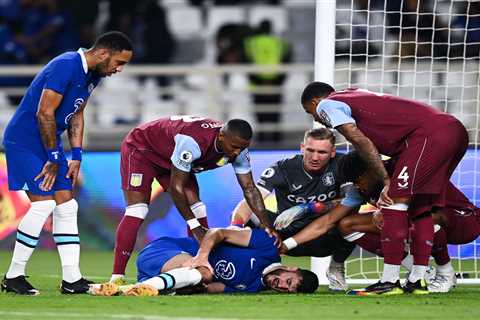 Chelsea star Armando Broja screams in pain and is stretchered off after agonising knee injury Aston ..