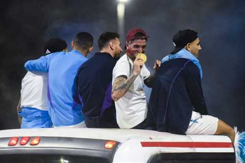 Messi and Argentina’s World Cup heroes almost wiped out by street cable on open top bus parade as..