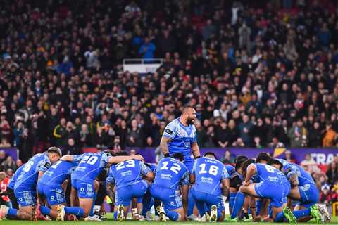 Samoa World Cup squad welcomed to Pacific Island in parade