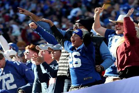 Giants clinch playoff berth with 38-10 victory over Indianapolis Colts