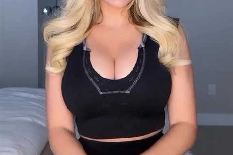 Paige Spiranac makes her bold 2023 sport predictions… but fans more interested in what stunning..