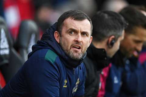 Former Southampton boss Nathan Jones makes Dorset Football League debut for 12th-tier side..