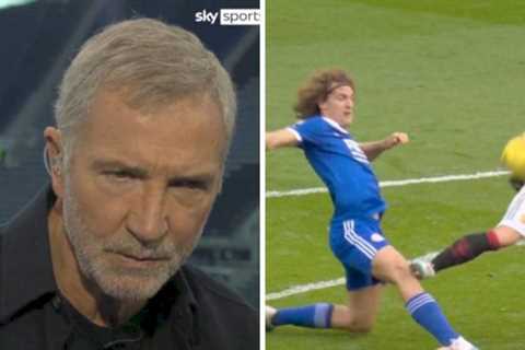 Graeme Souness attacks ref that ‘never played the game’ after ignoring Man Utd red card