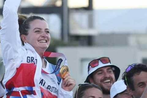 Eilidh McIntyre: Tokyo 2020 gold medallist retires from sailing