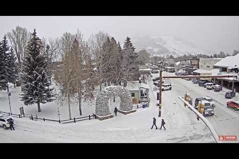 Jackson Wyoming Town Square Live Webcam - SeeJH.com