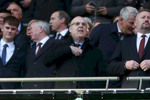 Man Utd takeover collapsing would lead to ‘open revolt’ in threat to Glazer family