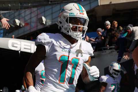 Former Dallas Cowboys wide receiver Cedrick Wilson Jr. hopes to stick with the Miami Dolphins
