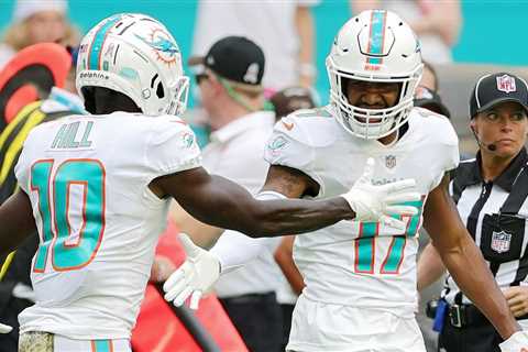 Dolphins’ Waddle and Hill land on PFF’s top-25 most open receivers list