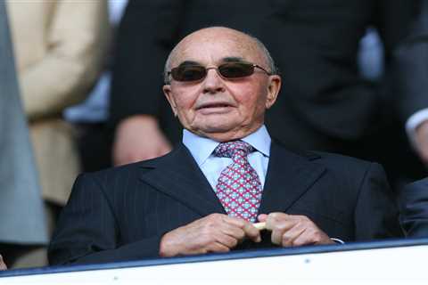 Who owns Tottenham Hotspur and has billionaire Joe Lewis sold the club?
