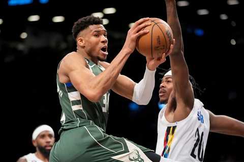 NBA round-up: Giannis returns from injury for Bucks' 15th straight win