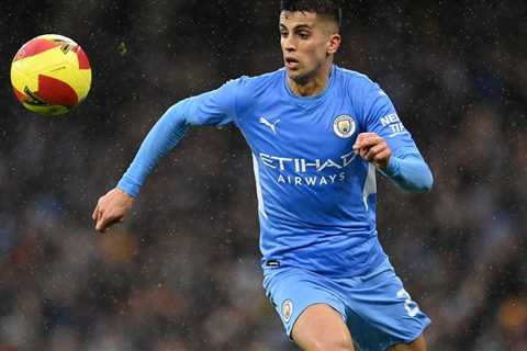 Man City right-back will earn €6 million salary if he joins Barcelona, agreement in place