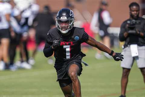 Jeff Okudah carted off after suffering injury at Falcons training camp