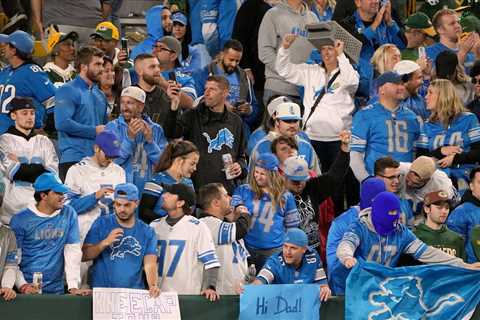 Detroit Lions fans takeover Lambeau Field, force statement from Packers
