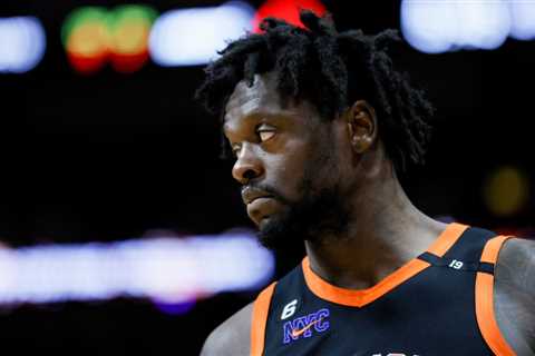 Knicks’ Julius Randle Draws NBA Fans’ Ire by Loafing on Defense