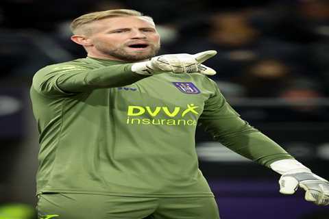 Kasper Schmeichel 'thrown Premier League lifeline' with Leicester title winner 'open' to stunning..