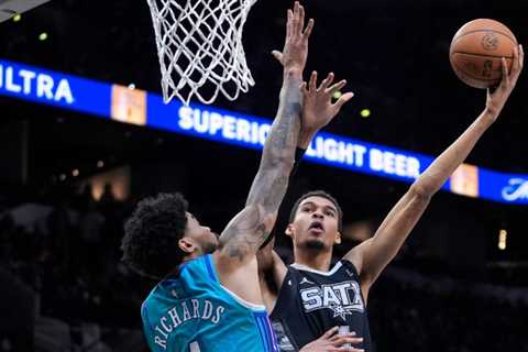 Wembanyama has 26 points and 11 rebounds, Spurs spoil Ball’s return to Hornets
