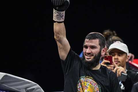 Artur Beterbiev’s seventh-round stoppage of Callum Smith