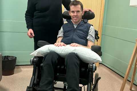 Jockey Graham Lee Smiles in First Photo Since Life-Threatening Fall