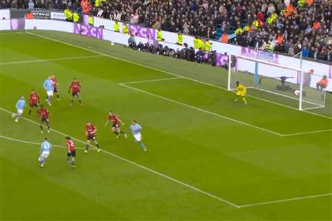 Phil Foden draws Man City level with unsavable screamer vs Man United