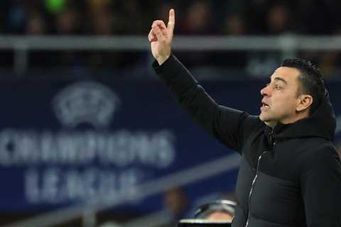 Xavi asks for time as Barcelona continue efforts to convince him to stay