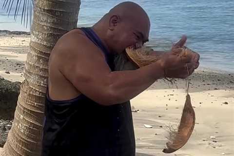 Watch heavyweight boxing legend devour a coconut, leaving fans stunned