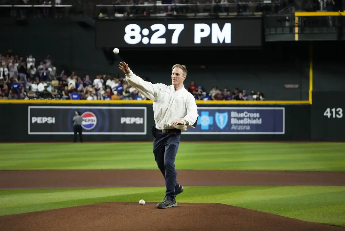 Beekeeper Who Saved Dodgers-Diamondbacks Game in Phoenix Gets His Own Topps Baseball Card