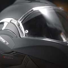 5 Best Flip-Up Helmets Under $200 With One That Stands Out