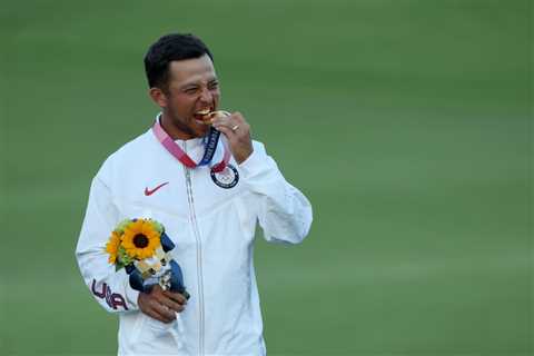 Do Olympic caddies get medals? Xander Schauffele gave his bagman incredible gift after Tokyo glory