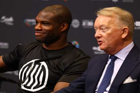 Tyson Fury’s Promoter Frank Warren Addresses Awkward Situation After Daniel Dubois Knocks Out..