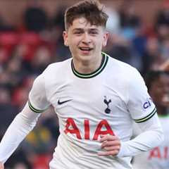 Tottenham’s 17-year-old record-breaker Mikey Moore chooses Rangers over Championship clubs for..
