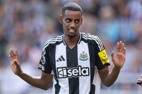 Alexander Isak rejoins Newcastle United training