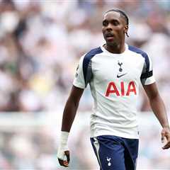 Malen Set to Accept Roma Transfer from Aston Villa