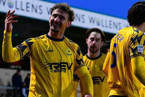 Torquay Beat Hampton 4-1 to Consolidate Third Place