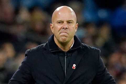 Liverpool Reportedly Speed Up Alonso Move as Slot Wobbles